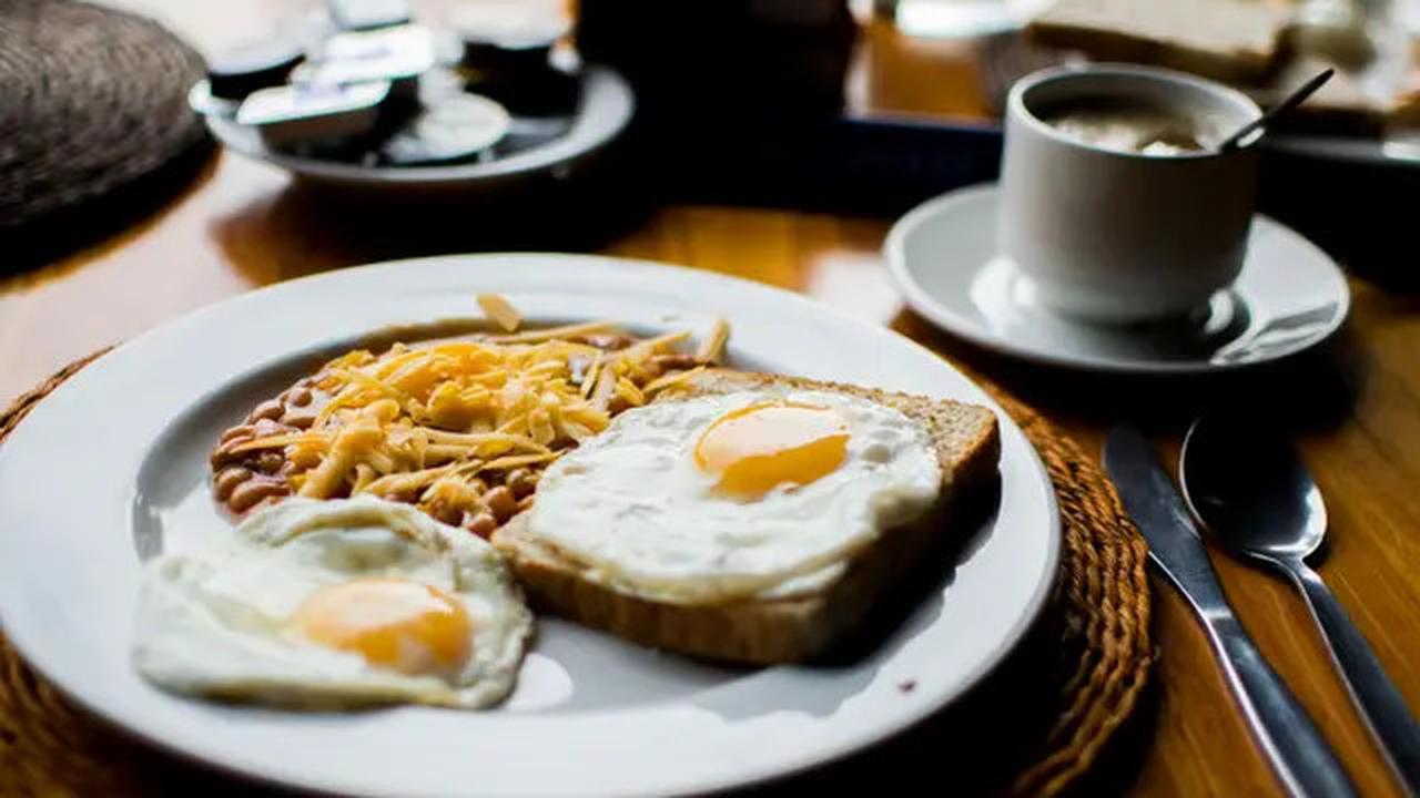 5 Tips Menjaga Pola Makan saat Traveling