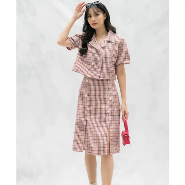 Tiru Gaya Fashion Ikonik ala Olivia Rodrigo dengan Outfit Low Budget, Ternyata Bisa Banget!