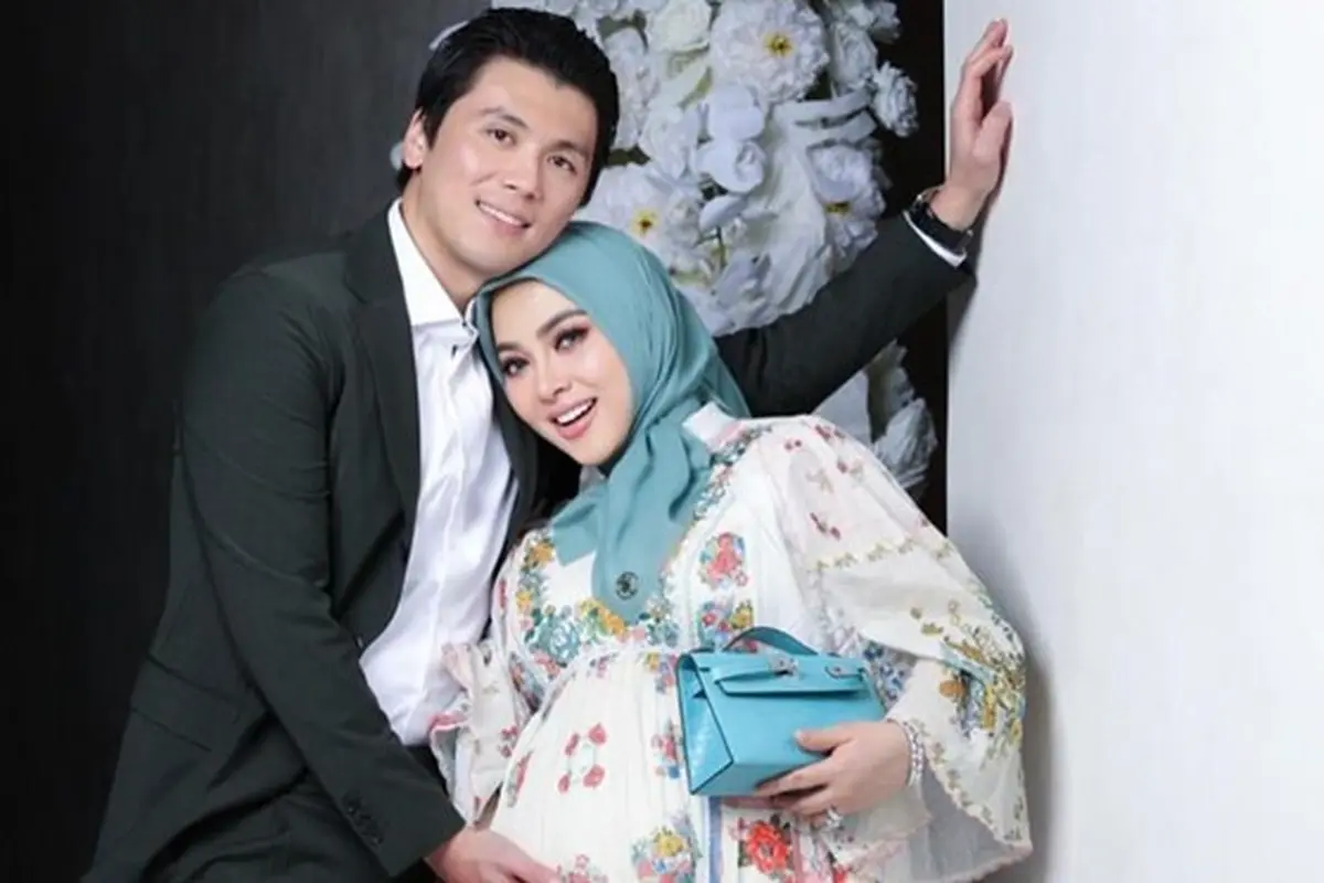 7 Potret Terbaru Syahrini yang Kini Aktif Pamer Baby Bump, Ngidam Makanan Sunda