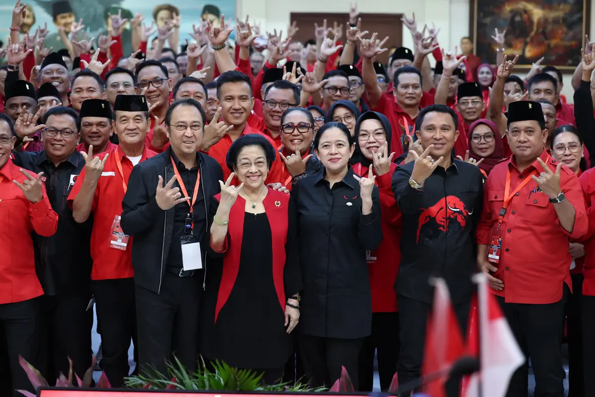 Ketua Umum DPP PDI Perjuangan (PDIP) Megawati Soekarnoputri bersama jajaran DPP dan kepala daerah.