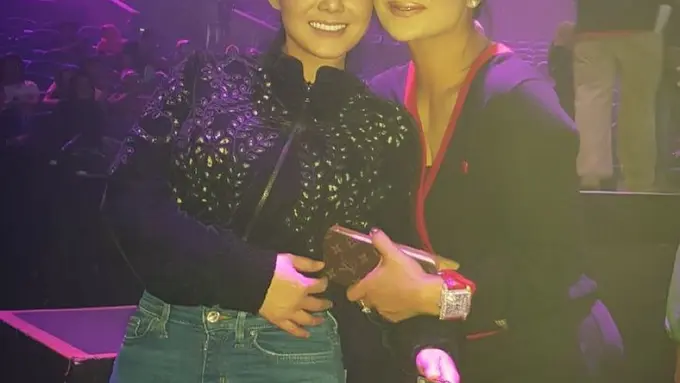 [Bintang] Ini Makeup Andalan Krisdayanti-Yuni Shara. Mana Yang Paling Kece?