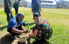 Karya Bakti Satgas Yonif 511/DY Perkuat Kebersamaan Warga di Papua Pegunungan