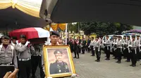 Pemakaman mantan Kadiv Humas Polri Irjen Purn Abubakar Nataprawira (Liputan6.com/ Muslim AR)