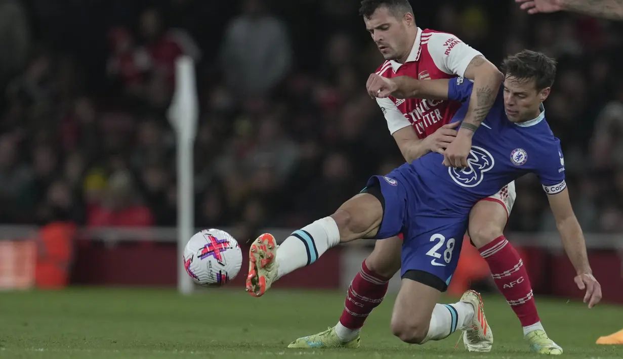 Martin Odegaard menjadi bintang kemenangan Arsenal dalam laga ini. Ia mencatatkan brace pada menot ke-18 dan 31. (AP Photo/Kin Cheung)