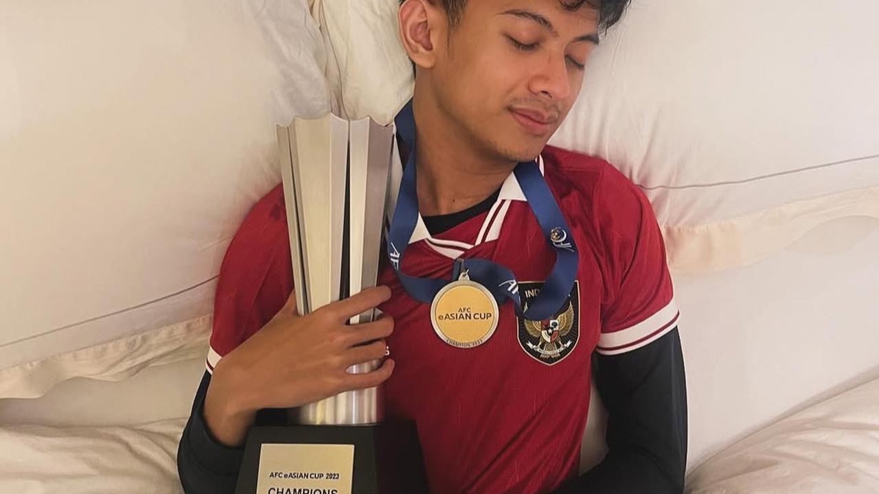 Sosok Rizky Faidan, Anak Rental PS Bawa Indonesia Juara Dunia FIFAe World Cup 2024