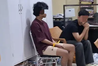 Tersangka pencuri dan penadah Harley Davidson ditahan di Mapolresta Bandar Lampung. (Liputan6.com/Ardi).