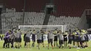 Pemain Ceres-Negros saat sesi latihan jelang laga Piala AFC di SUGBK, Jakarta, Senin (22/4). Ceres-Negros akan berhadapan dengan Persija Jakarta. (Bola.com/M Iqbal Ichsan)