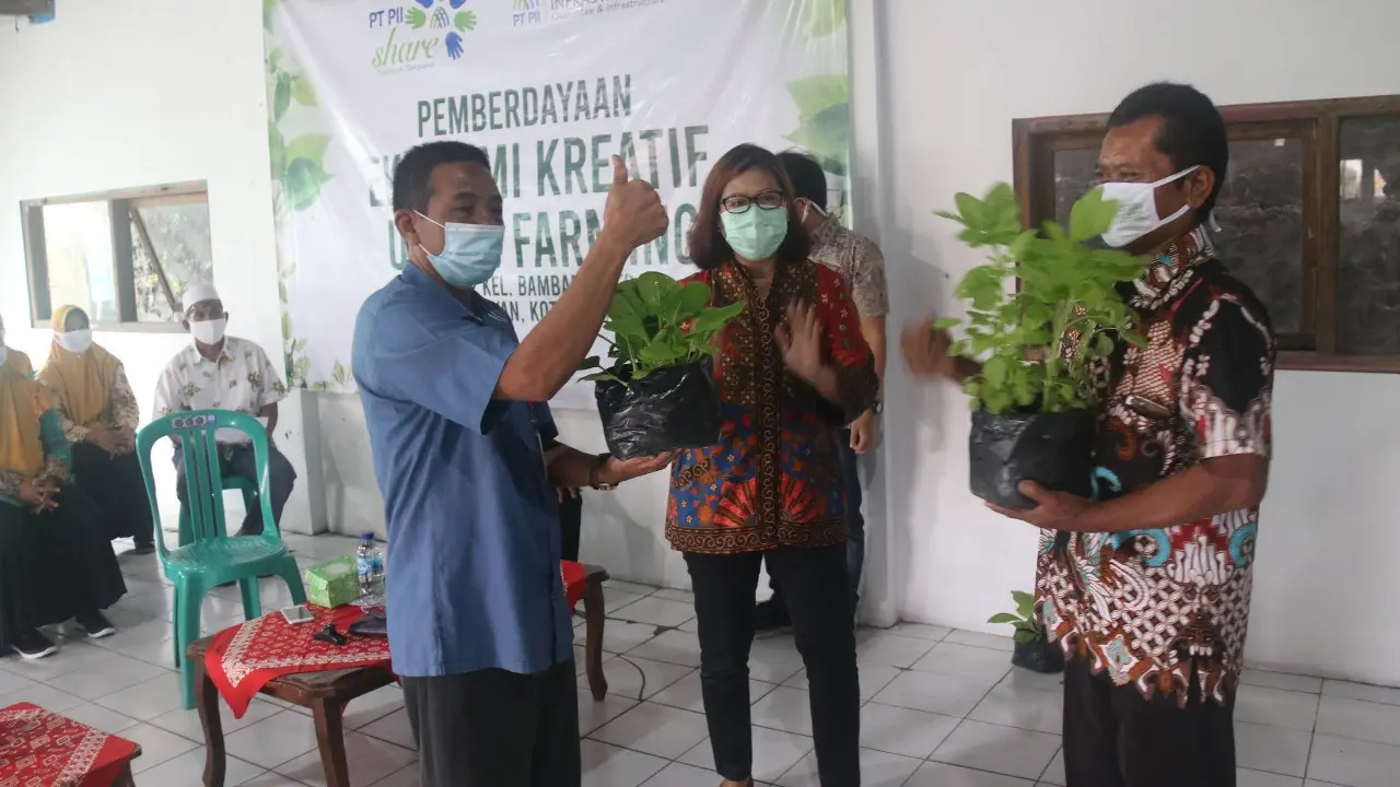 Pemberdayaan Ekonomi Kreatif Urban Farming untuk Warga Jawa Tengah oleh PT PII