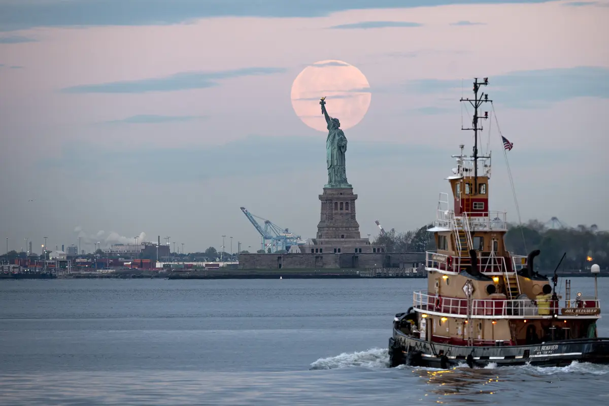 FOTO: Keindahan Supermoon Terakhir di Tahun 2020