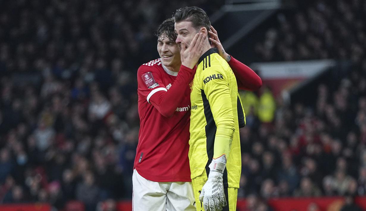 David De Gea. Kiper asal Spanyol yang kini memasuki musim ke-11 bersama Manchester United ini kembali menunjukkan kapasitas terbaiknya sebagai kiper utama. Selalu bermain reguler musim ini dalam 25 laga di semua ajang, ia digaji 375 ribu per pekan alias Rp7,3 miliar. (AP/Jon Super)