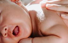 Cara Menghilangkan Cegukan pada Bayi yang Efektif dan Aman