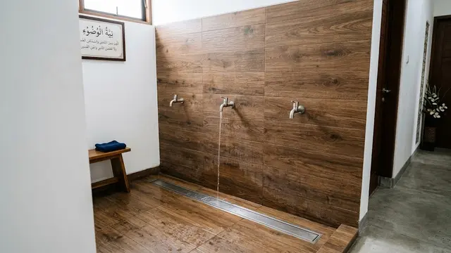Model Tempat Wudhu dengan Keramik Motif Kayu/AI Generated