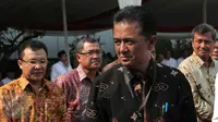Mantan Komisioner KPK, Chandra M Hamzah  menghadiri upacara peringatan Hari Listrik Nasional ke-70 di Gedung PLN Pusat Jakarta, Selasa (27/10) (Liputan6.com/Angga Yuniar)