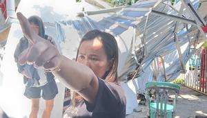 Stevi Pude saat menceritakan detik-detik gempa Bitung M7,6 getarannya turut mengguncang Kota Manado. (Liputan6.com/ Yoseph Ikanubun)