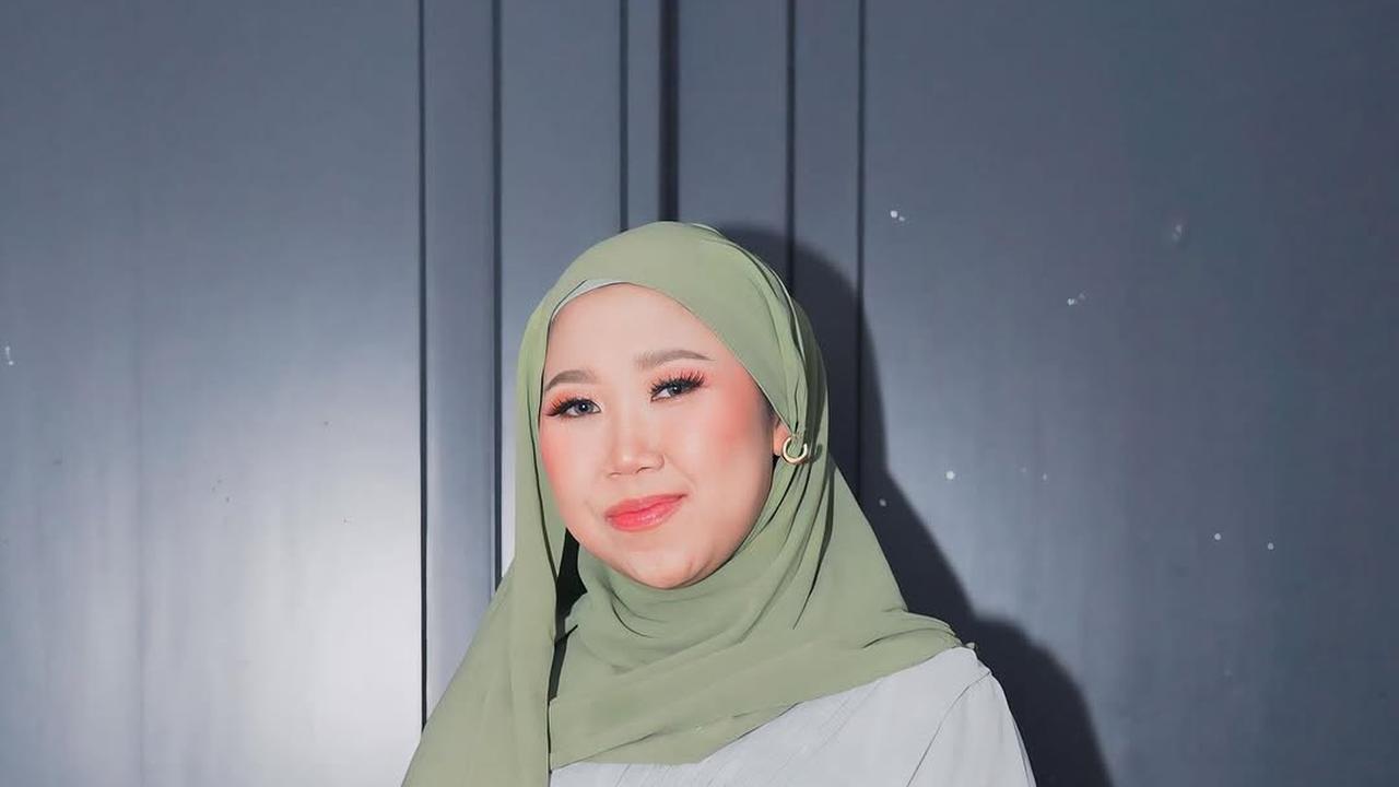 5 Potret Kiky Saputri Tampil Berhijab saat Hadiri Acara Kajian, Penampilannya Curi Perhatian