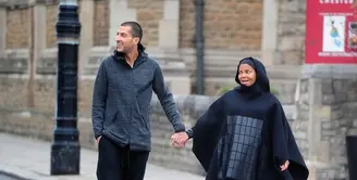 Kabar bahagia kembali datang dari Janet Jackson, belum lama mengumumkan soal kehamilan pertamanya di usia 50 tahun, kini Janet hadir dengan tampilannya mengenakan hijab. (doc.mirror.co.uk)