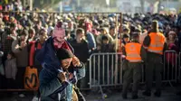 Ribuan migran yang berusaha masuk ke Eropa barat. (AFP PHOTO/RENE GOMOLJ)