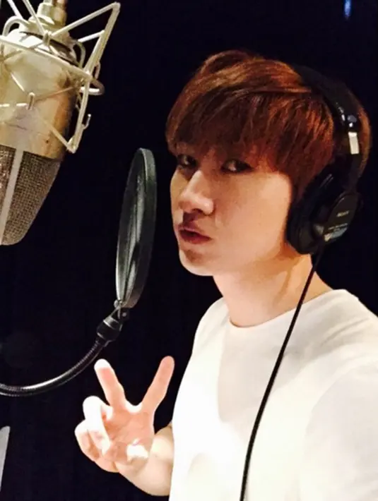 Terdengar kabar Eunhyuk Super Junior menyukai senyum yang terukir dari IU.  (via instagram@ eunhyukee44/Bintang.com)