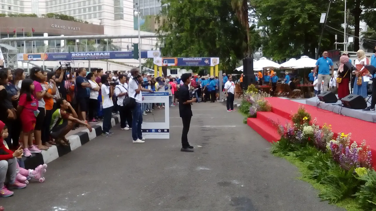 Pos polisi Bundaran Hotel Indonesia (HI), Jakarta Pusat, disulap menjadi panggung hiburan.