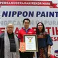 Nippon Paint Indonesia memecahkan rekor MURI Indonesia untuk kategori "Pengecatan Gapura Merah Putih Terbanyak”, Senin (20/8).