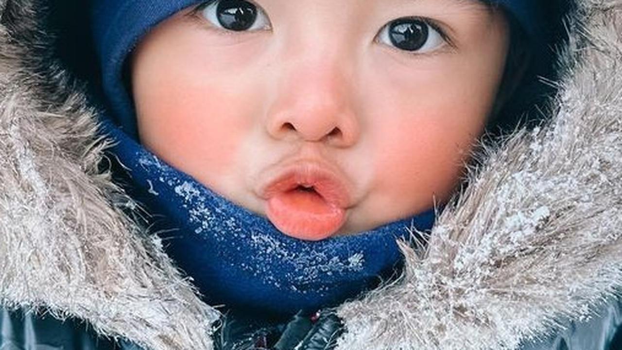 10 Foto Keluarga Pasangan Chelsea Olivia dan Glenn Alinskie Liburan Akhir Tahun di Jepang, Potret Lucu Dante Main Salju Gemesin Banget!