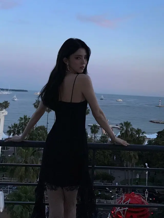 Han So Hee di Festival Film Cannes 2025. [@suhwa22]