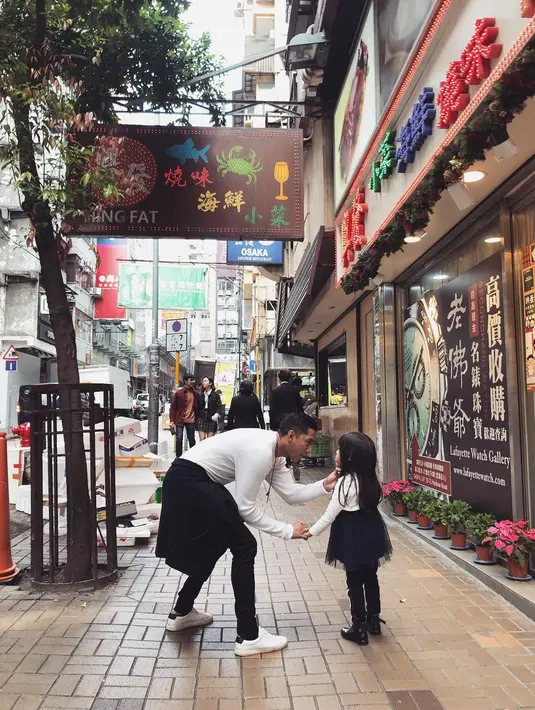 Kenang Mirdad Momong Anak (Instagram/kenangmirdad)