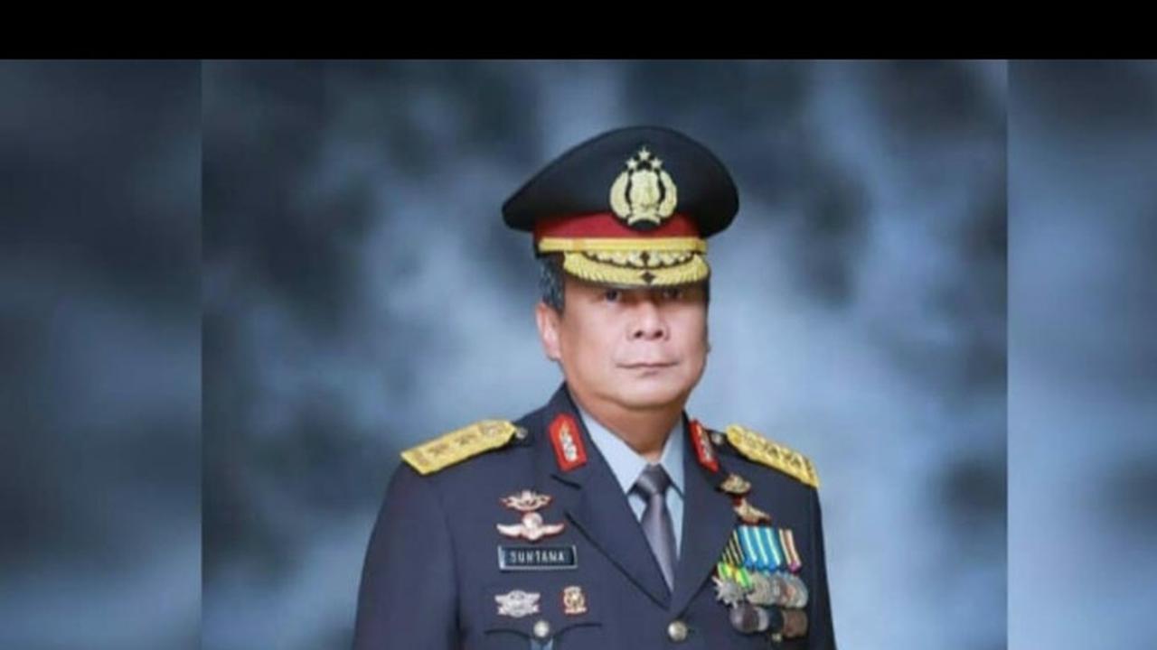Masa kecil yang prihatin dan serba kekurangan, bukan halangan bagi Inspektur Jenderal Suntana, Kepala Polisi Daerah (Kapolda) Jawa Barat yang baru untuk sukses.