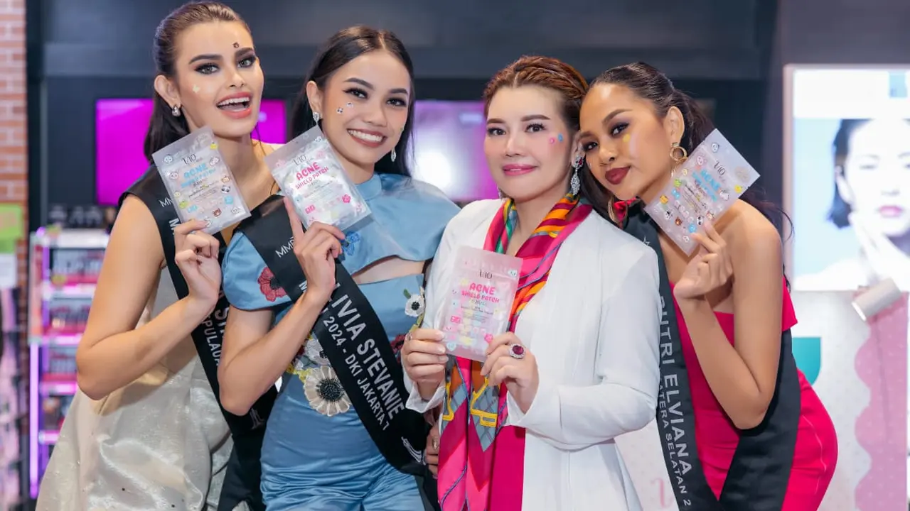 Para kontestan Miss Mega Bintang Indonesia 2024 menghadiri acara peluncuran produk Vio Acne Patch di Watsons Senayan City pada Jumat (10/5/2024).
