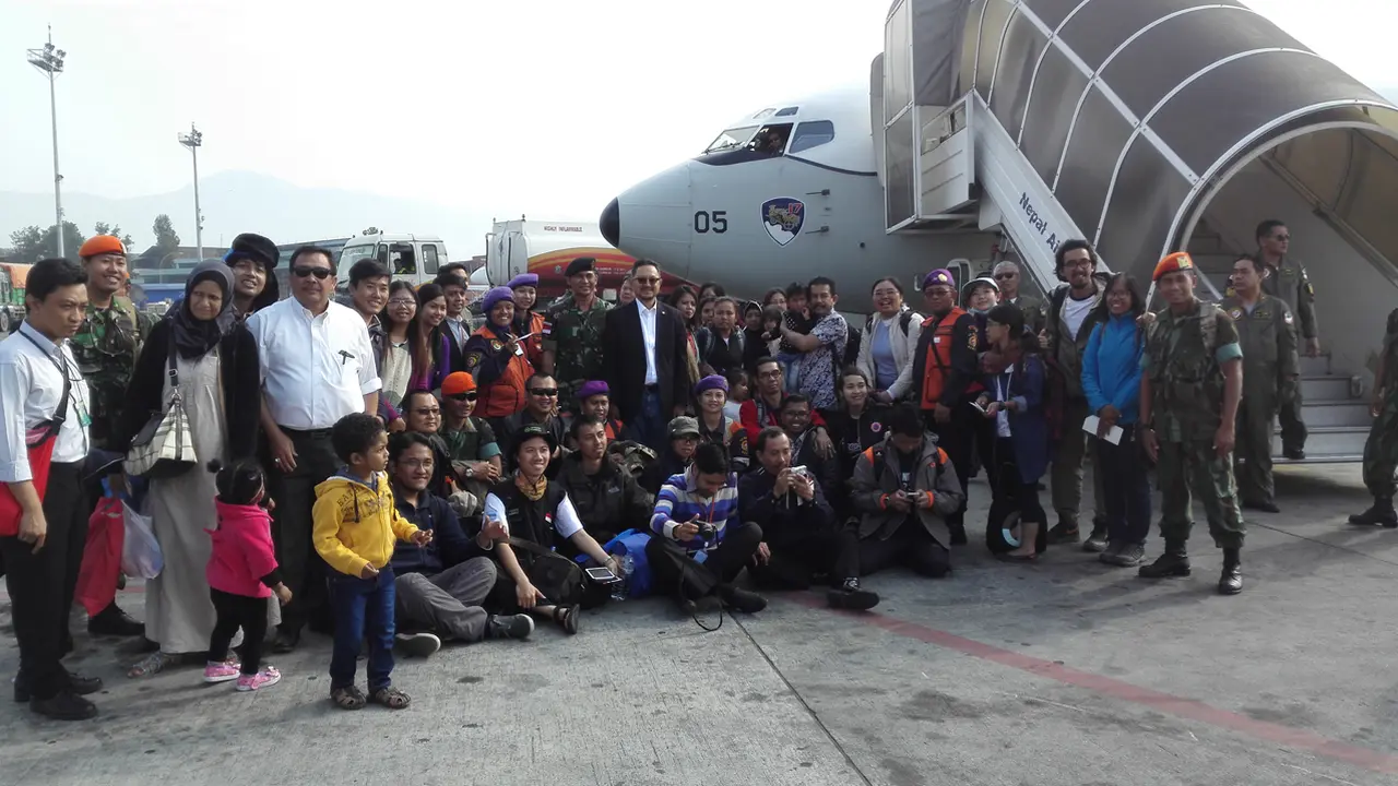 Pesawat TNI Evakuasi 26 WNI dari Nepal Tiba di Indonesia
