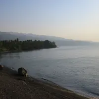 Pantai Kawaliwu terletak di Teluk Hading, Desa  Kawaliwu, Kecamatan Lebolema, Kabupaten Flores Timur, NTT. (Edy Suherli/Fimela.com)