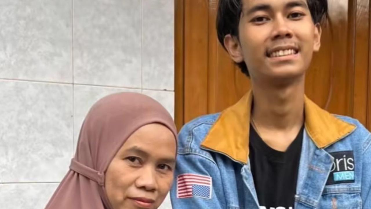 "Ibu gausah jadi asisten rumah tangga lagi, gapapa ALIF saja yang kerja pas pulang ." Tulis pria kelahiran 2004 ini.