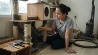 9 Bagian Kandang Kucing yang Perlu Diperiksa saat Udara Mulai Lembap Agar Tak Berjamur