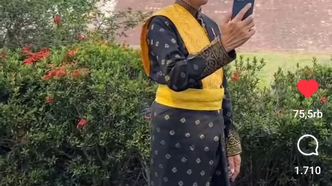 Presiden Joko Widodo (Jokowi) ngevlog saat mengunjungi Blok Rokan, Dumai, Provinsi Riau, yang bertepatan dengan peringatan Hari Lahir Pancasila pada Sabtu (1/6/2024). (IG. Jokowi).