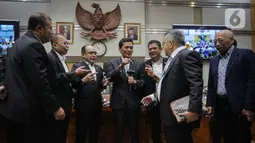 Pelantikan yang dipimpin oleh Wakil Ketua DPR Sufmi Dasco Ahmad tersebut dilakukan di ruang rapat Komisi III DPR. (Liputan6.com/Faizal Fanani)
