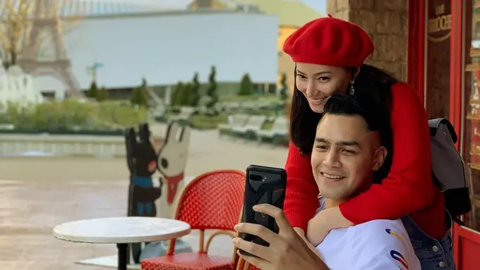 FOTO: Momen Liburan Asmirandah dan Jonas Rivanno ke Jepang, Kunjungi Rumah Sakit Hantu