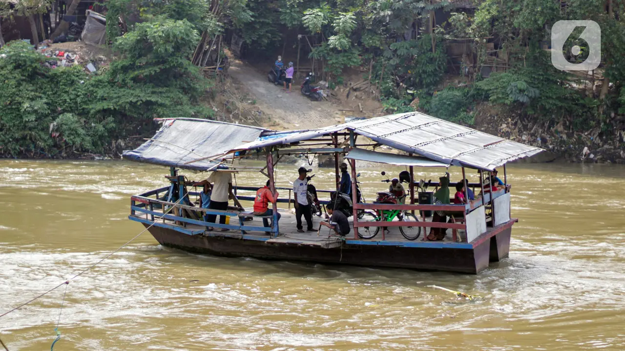 FOTO: Eksistensi Jasa Perahu Eretan di Tangerang