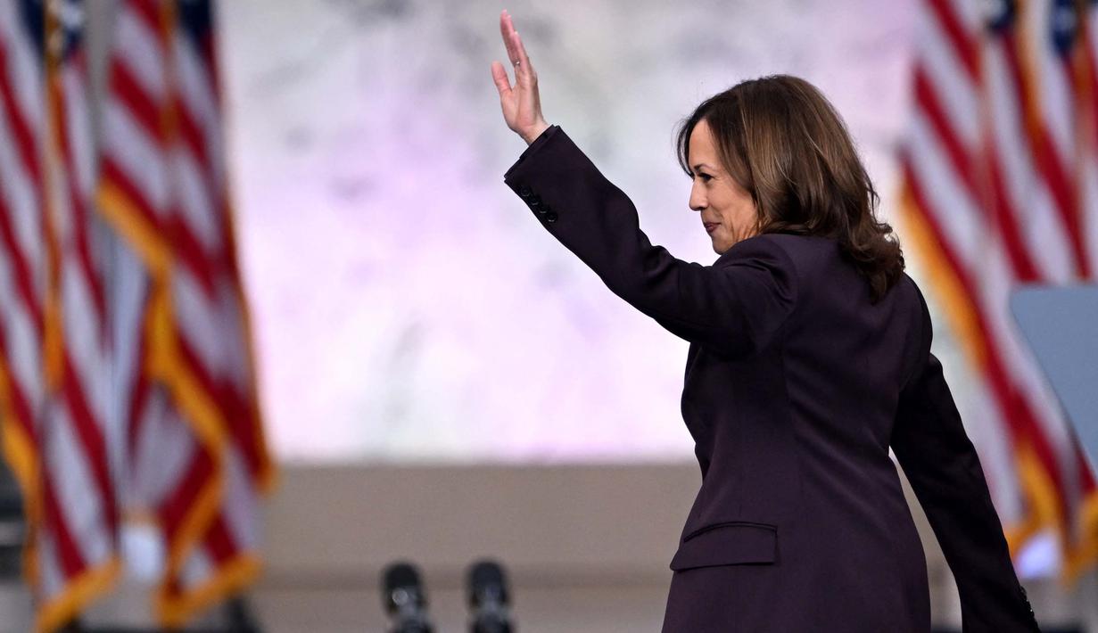 Kamala Harris mengaku bangga dengan perjuangan yang dilaluinya bersama para pendukungnya selama kampenye untuk Pilpres AS 2024. Kamala Harris juga menyampaikan terima kasihnya kepada para pendukung. (SAUL LOEB/AFP)