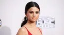 Music Awards (AMA) 2016 di Los Angeles, California, Minggu (20/11). Selena Gomez membuat kemunculan pertamanya di hadapan publik setelah rehat sejak Agustus lalu. (REUTERS/Danny Moloshok)
