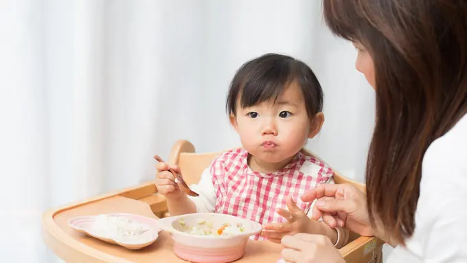 Biar Tak Salah Menyajikan, Begini Tekstur MPASI 8 Bulan yang Tepat Buat Si Kecil