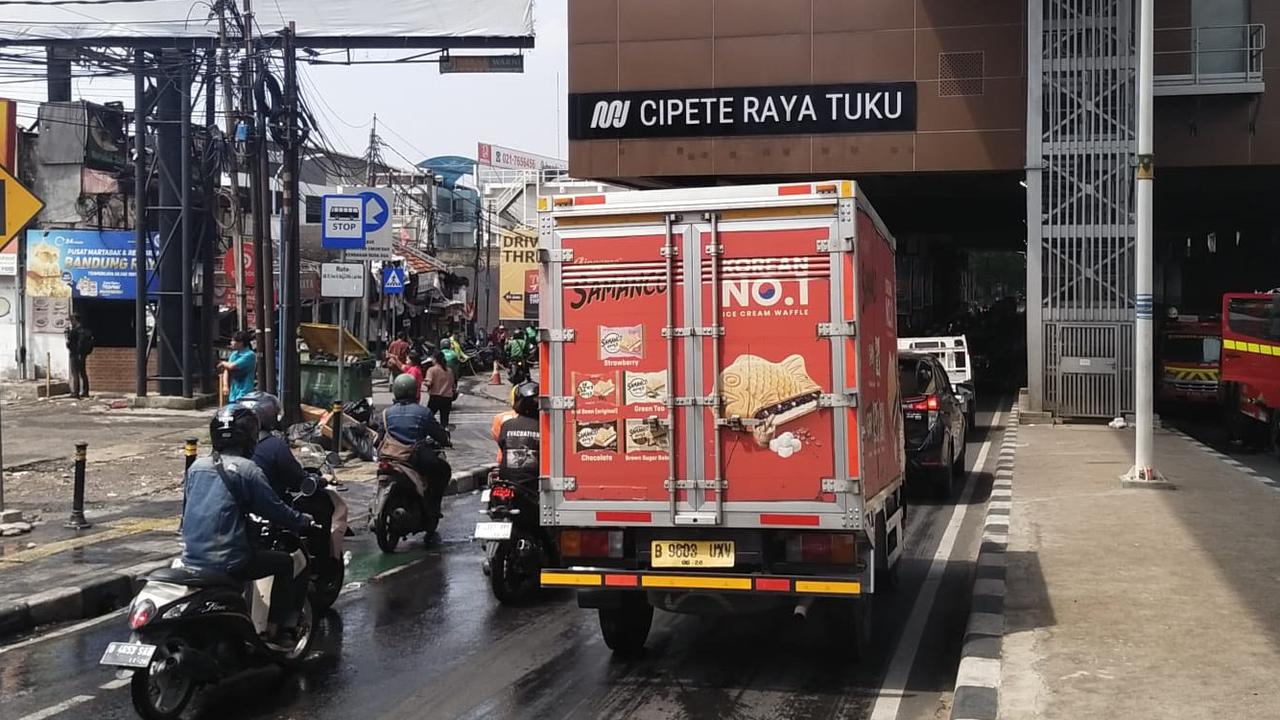 Jalan RS Fatmawati Raya Sudah Dibuka, Lalu Lintas Ramai Lancai Usai Sempat Ditutup Akibat Ada 'Food Court' Terbakar