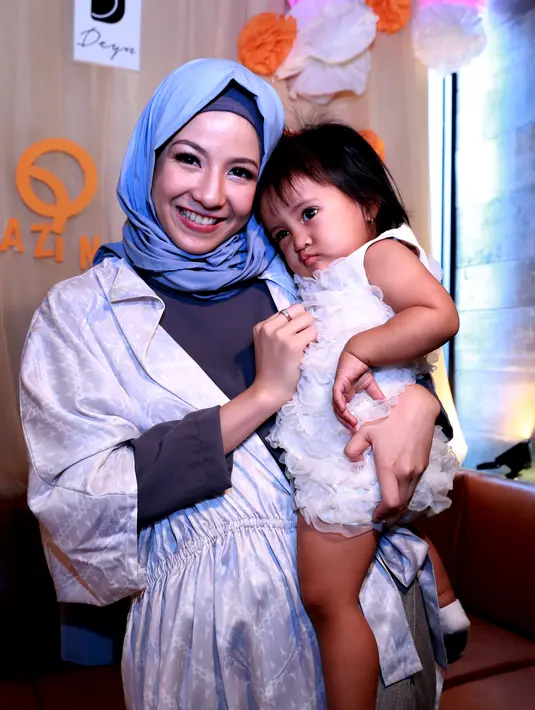 Ibunda dari Megumi berkata 'Kalau masalah perceraian, aku enggak bisa komen apa-apa, kalau aku sih saat ini komunikasi dan transparan paling penting'. (Wimbarsana Kewas/Bintang.com)