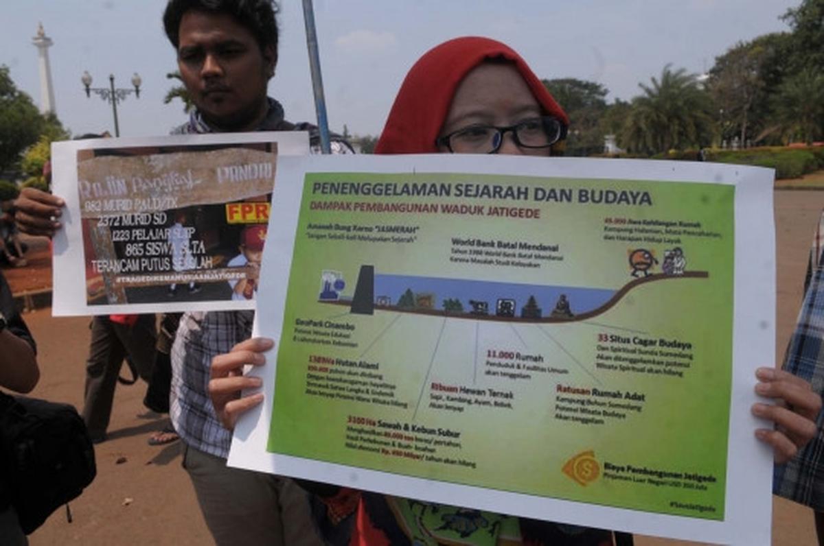 Massa datangi Istana menolak penggenangan Waduk Jatigede