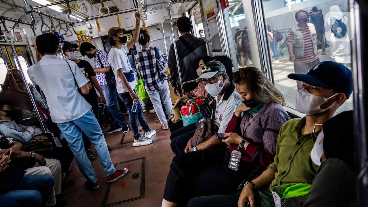 FOTO: Kapasitas Penumpang KRL Jabodetabek Naik Jadi 80 Persen