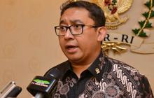 Fadli Zon serahkan topi dan dasi pemberian Trump ke KPK