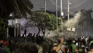 Demo Depan DPR Malam Ini, Massa Bubar Disemprot Water Cannon