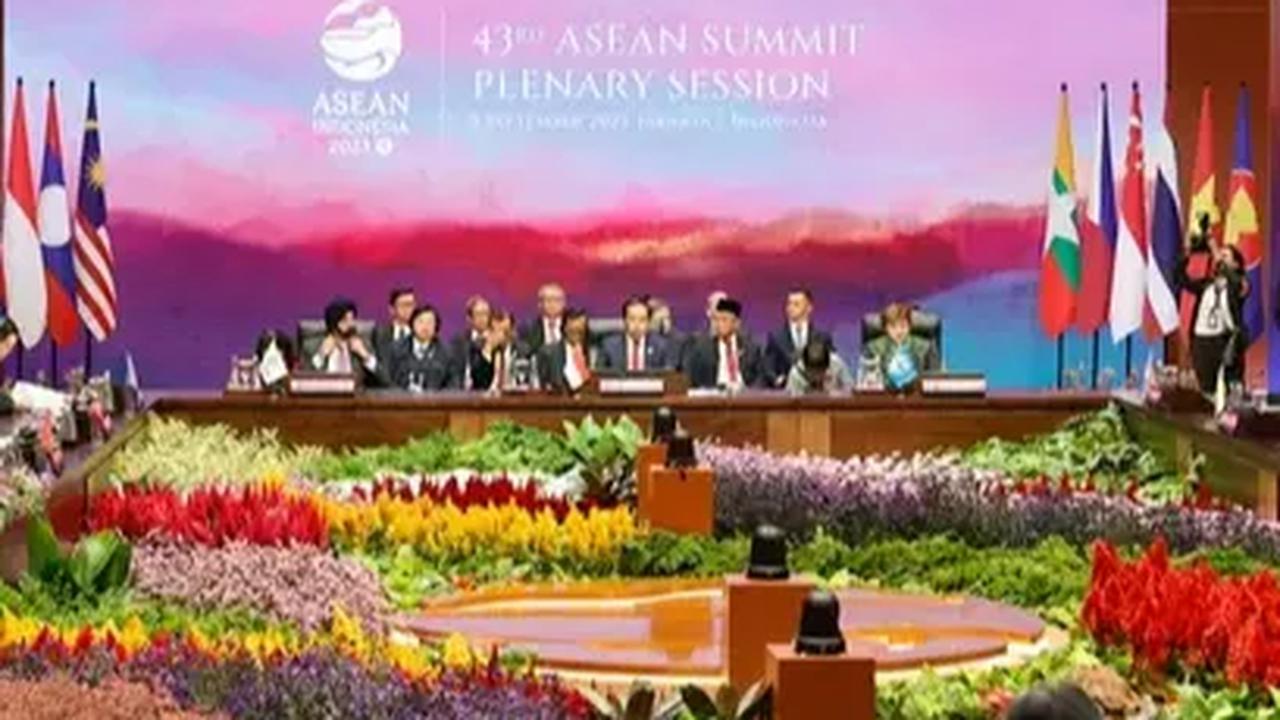 Sejumlah rekayasa lalu lintas telah disiapkan dalam rangka gelaran KTT ke-43 ASEAN, di Jakarta. Salah satunya sejumlah ruas jalan yang menuju ke JCC, Senayan, Rabu (6/9) besok.