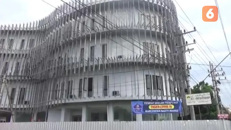Gedung Wisma Atlet Banyuwangi Tempat Isolasi Terpusat Covid-19 di Banyuwangi. (Hermawan Arifianto/Liputan6.com)