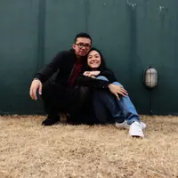 Seperti yang belakangan ini bererdar soal undangan pernikahan mereka yang unik, Gussaoki pun menceritakannya. Konsep undangan itu merupakan perpaduan antara hobi Poppy dan Gussoaoki. (Instagram/popsovia)