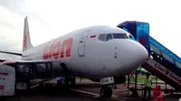 Pesawat Lion Air dari Bengkulu tujuan Jakarta mengalami mengalami penundaan lebih dari 2 jam di Bandara Fatmawati Soekarno (Liputan6.com/Yuliardi Hardjo)